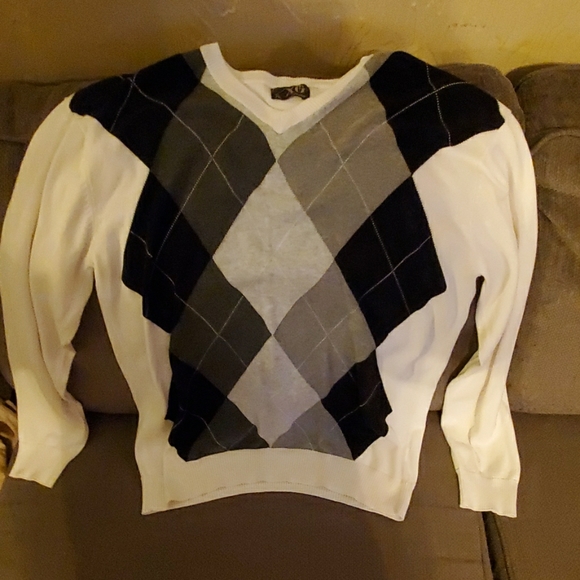 Men's Sweater - Picture 1 of 3